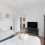 Aparties I Mitte I Voll Ausgestattet I Hochwertige Betten I Lage *