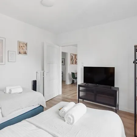 Aparties Homes I 24h Check-in I Mitte I Voll Ausgestattet I Hochwertige Betten I Lage *